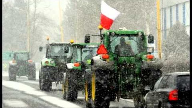 Fighting GMO: Hundreds of Farmers Block Roads In Protest of Monsanto's Crops